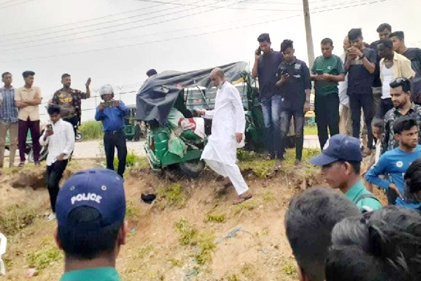 ধোপাগুলে ট্রাকের চাপায় অটোরিকশার দুই যাত্রী নিহত